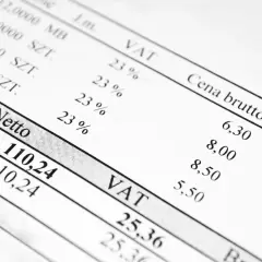 Fragment faktury z pozycjami: netto 110,24, VAT 25,36, cena brutto. Wygląda jak duplikat faktury.